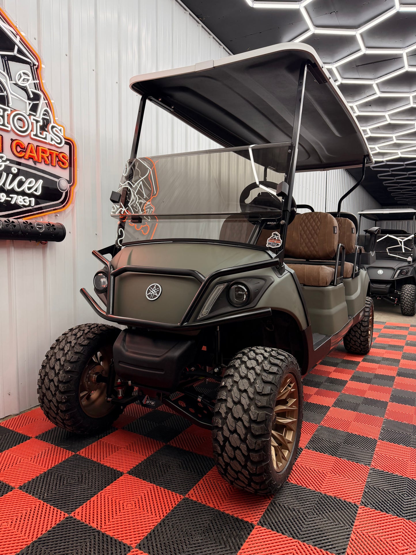 Yamaha Gas EFI QT PTV 6 Passenger